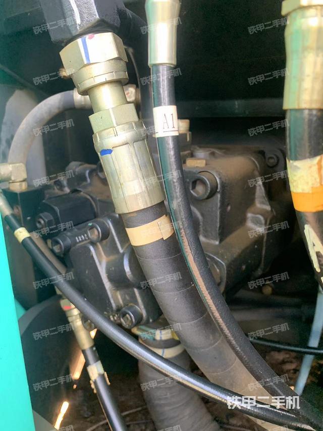 液压泵舱室正面整体（整机外观）