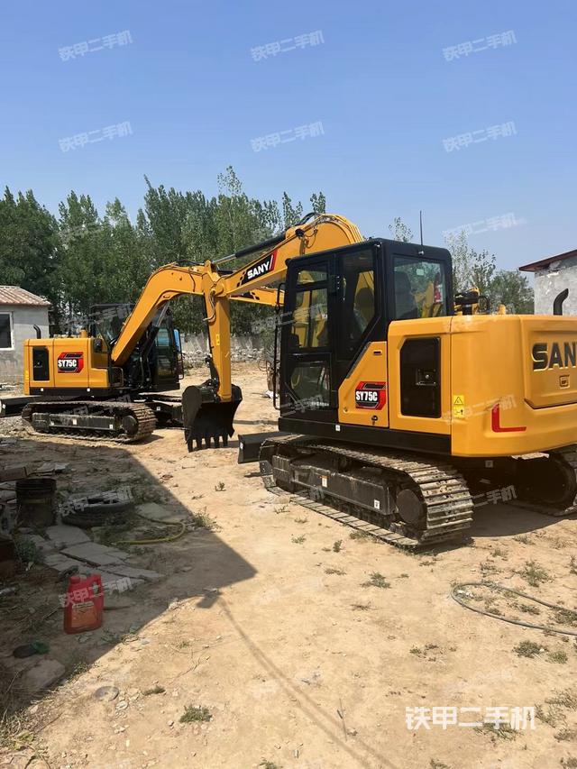 驾驶室顶部（整机外观）