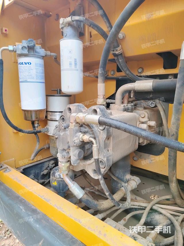 液壓泵斜45?右（大件艙室）