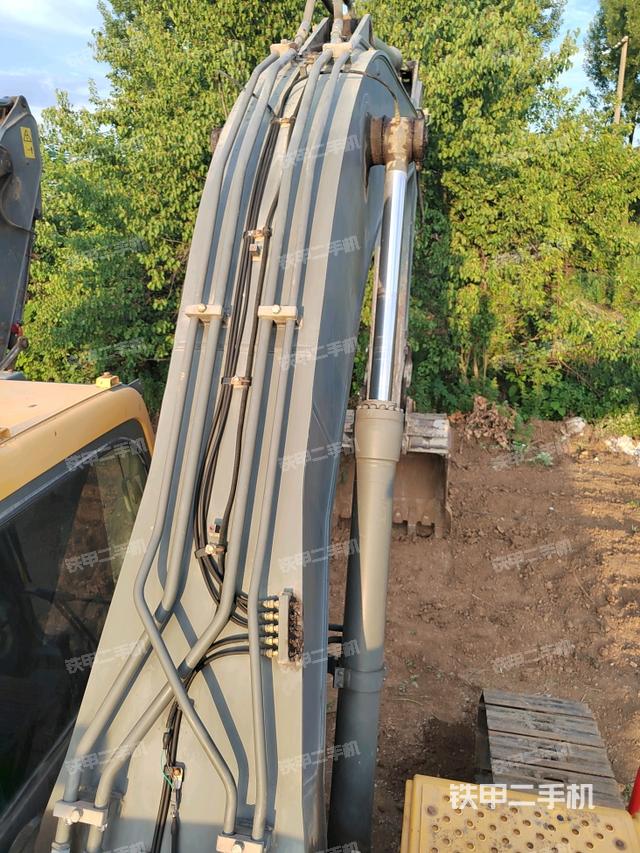 大臂背部俯視（工作和回轉(zhuǎn)裝置）