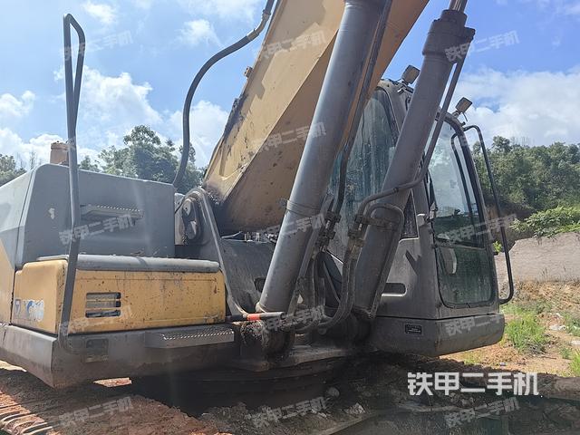 驾驶室整体（整机外观）