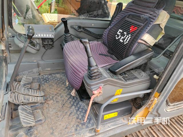 左后方玻璃角標(biāo)（駕駛室部分）