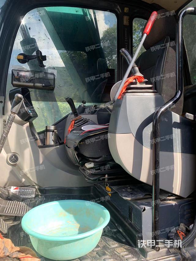 驾驶室整体（整机外观）