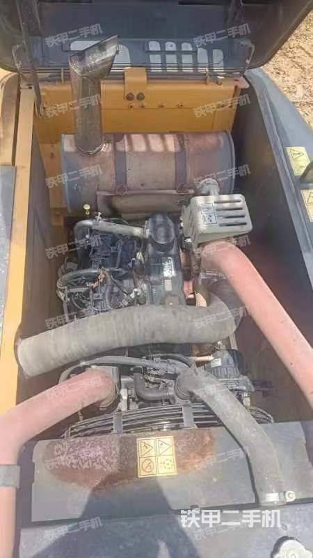 回转马达和主控阀（整机外观）