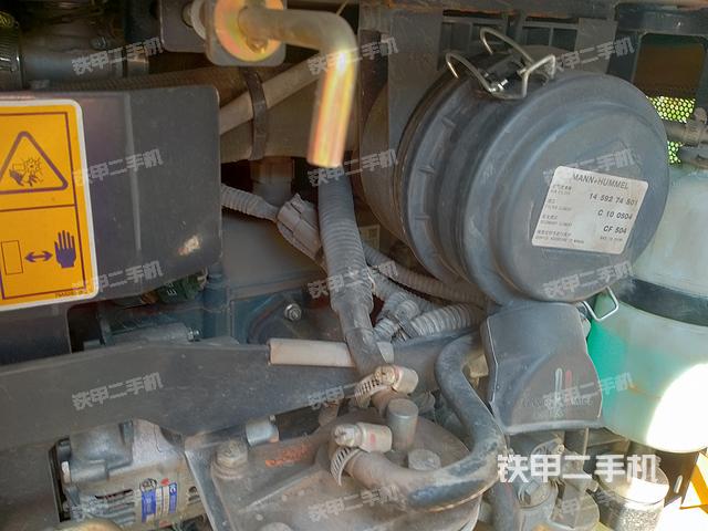 液压泵舱室正面整体（整机外观）