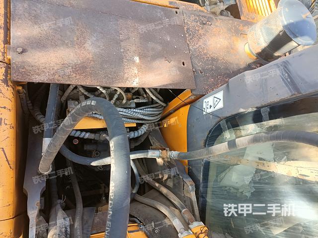 回转马达和主控阀（整机外观）