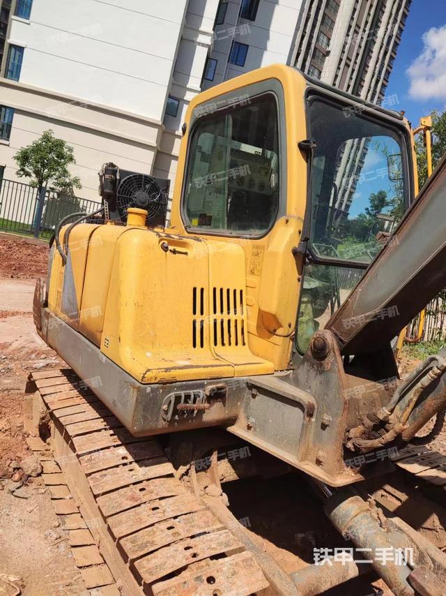 驾驶室顶部（整机外观）