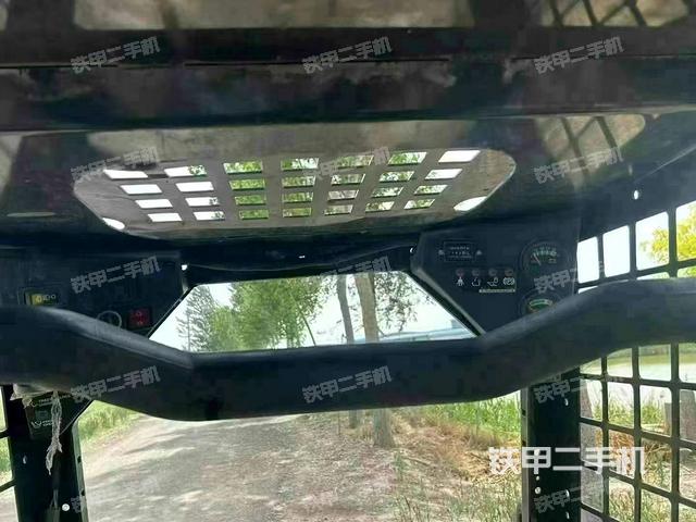 驾驶室操作台（设备外观及核心部件）