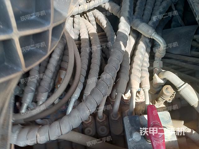 回转马达和主控阀（整机外观）