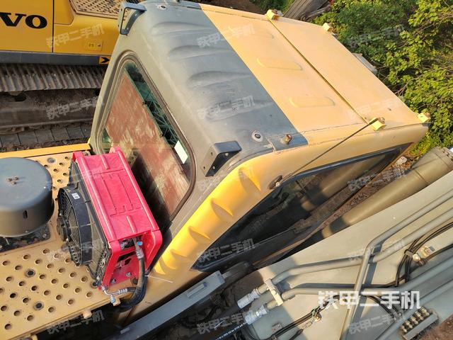 駕駛室頂部俯視（上車(chē)部件）