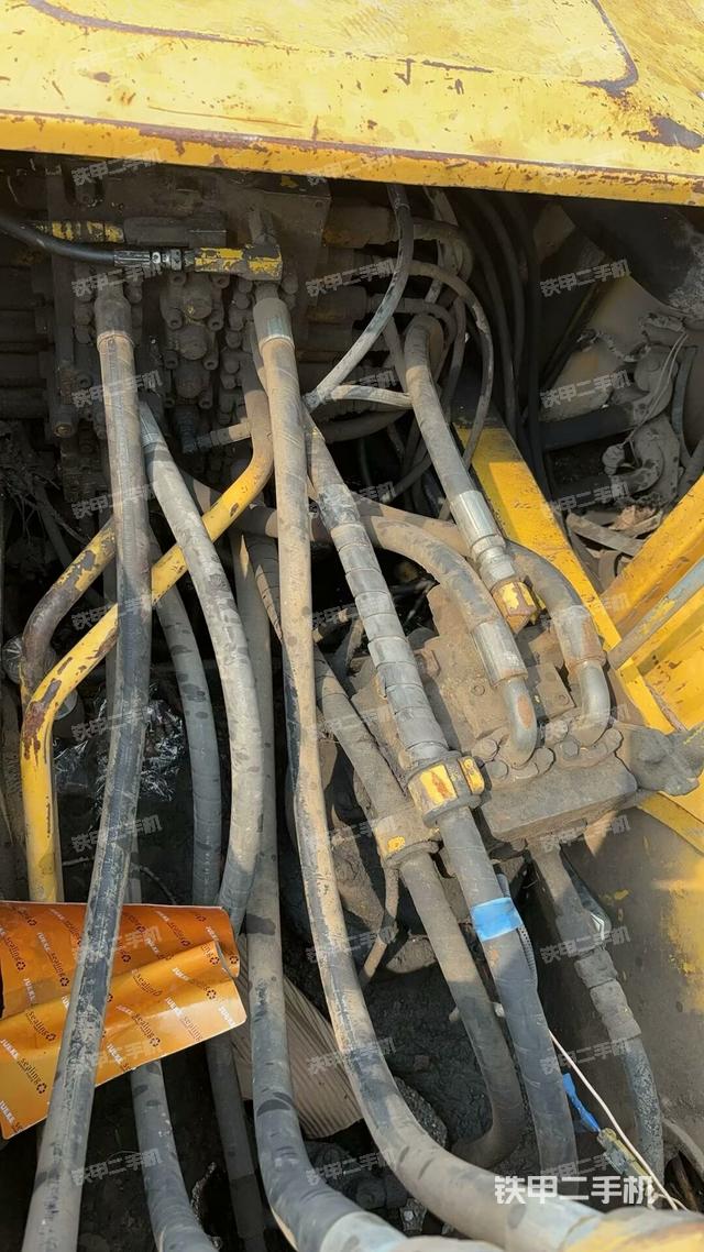 回转马达和主控阀（整机外观）