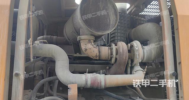 发动机右侧（整机外观及大件）