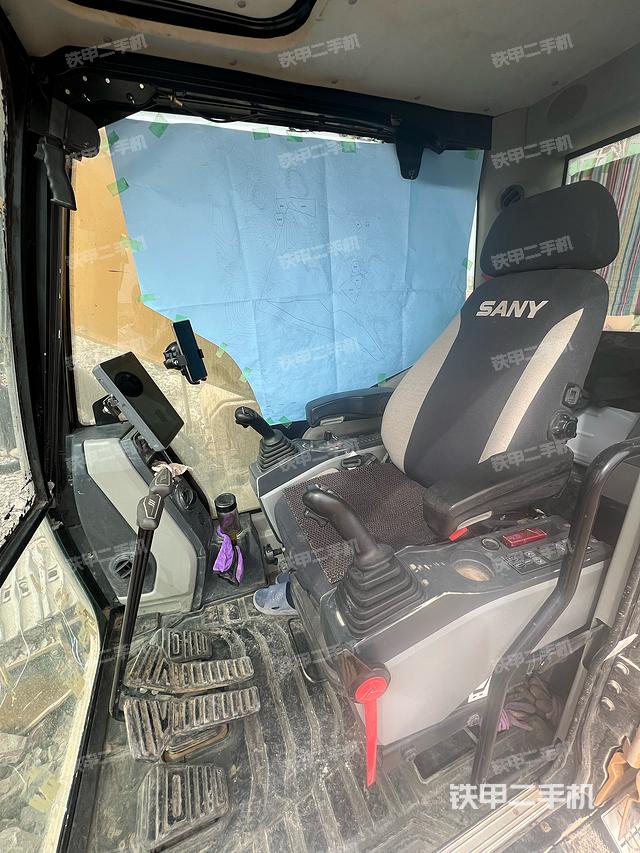 驾驶室整体（整机外观）