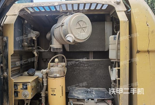 驾驶室顶部（整机外观）