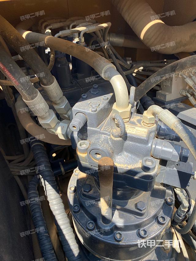 回转马达和主控阀（整机外观）