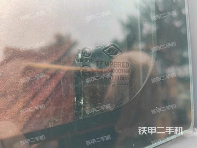 后窗玻璃角標(駕駛室部分) 后窗玻璃角標(駕駛室部分)