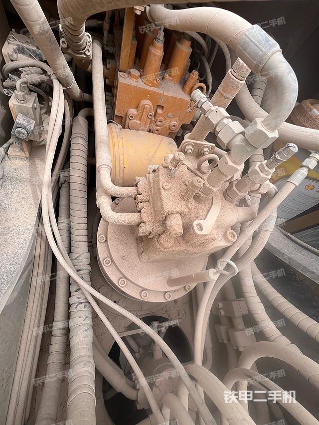 回转马达和主控阀（整机外观）