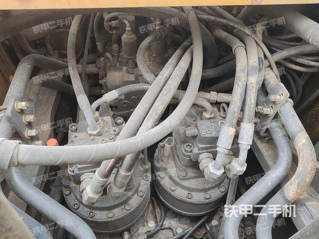 回转马达和主控阀（整机外观）