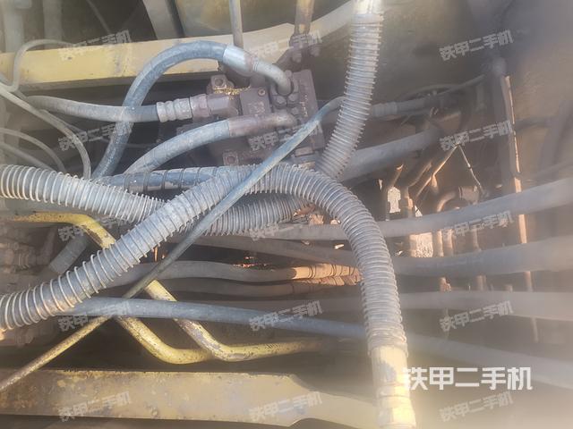 回转马达和主控阀（整机外观）