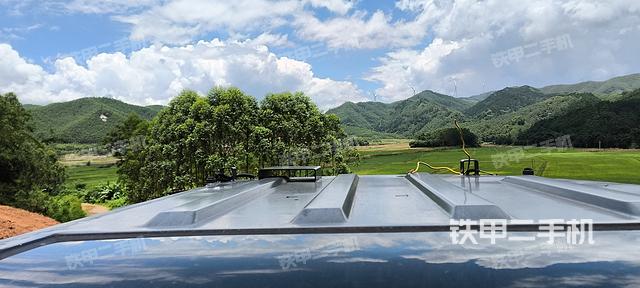 驾驶室顶部（整机外观）