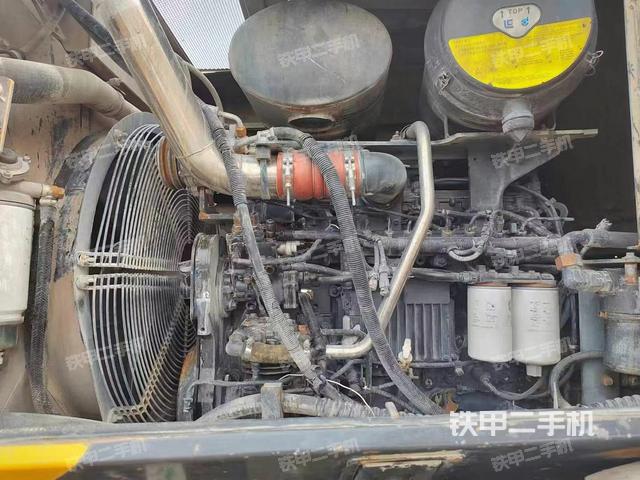 发动机右侧（整机外观及大件）