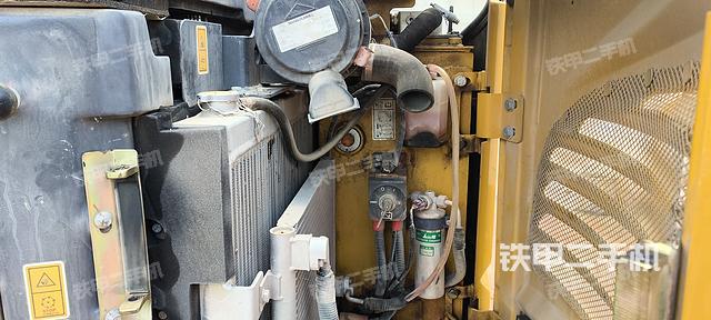 回转马达和主控阀（整机外观）