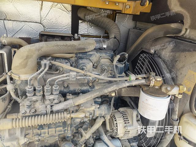 回转马达和主控阀（整机外观）