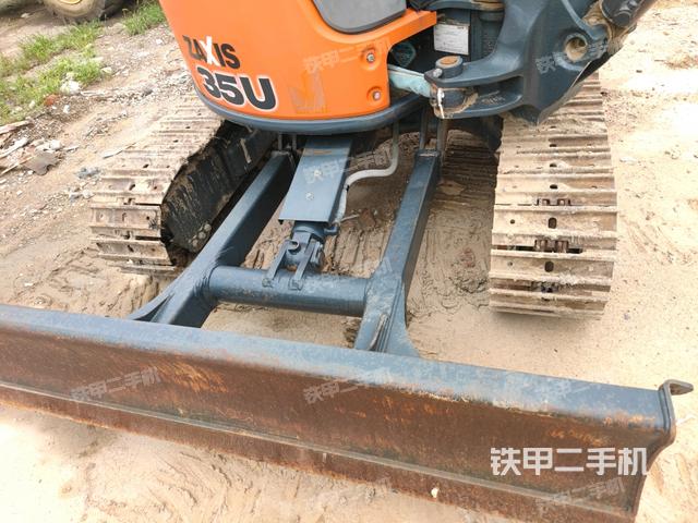 轉(zhuǎn)盤和下車架正前(工作和回轉(zhuǎn)裝置) 轉(zhuǎn)盤和下車架正前(工作和回轉(zhuǎn)裝置)
