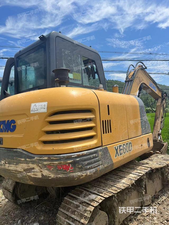 驾驶室顶部（整机外观）