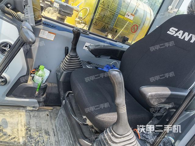 驾驶室整体（整机外观）