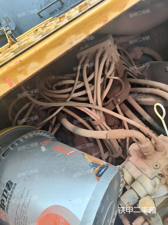 回转马达和主控阀（整机外观）