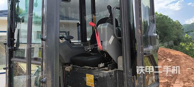 驾驶室整体（整机外观）