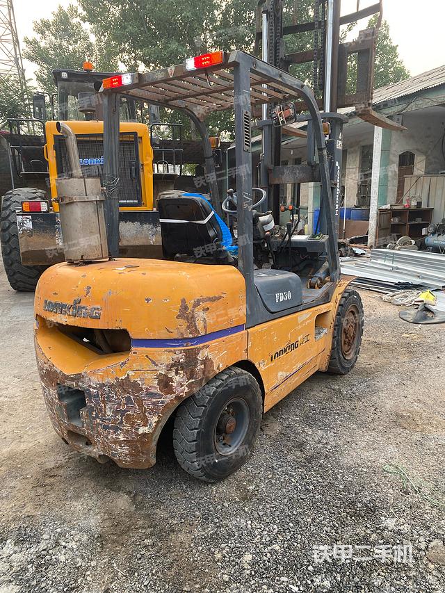 整机右后45°（设备外观及核心部件）