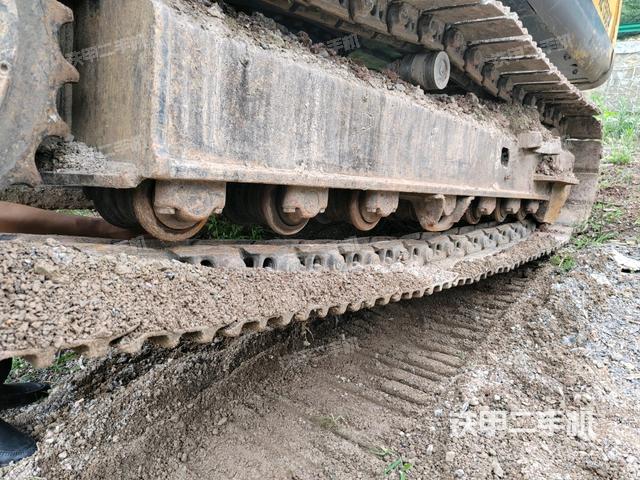 右驱动轮（行走机构）