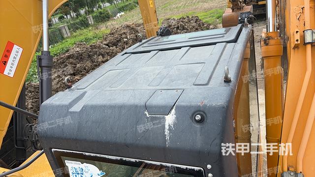 驾驶室顶部（整机外观）