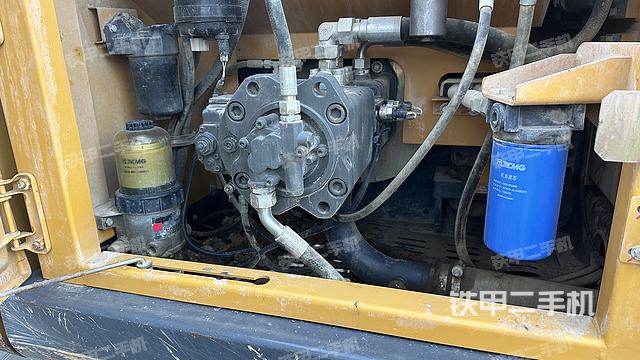 液压泵舱室正面整体（整机外观）