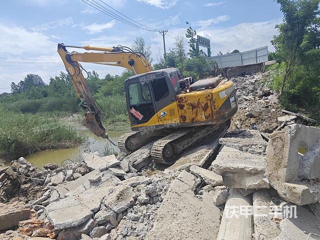 驾驶室顶部（整机外观）