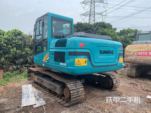 驾驶室顶部（整机外观）