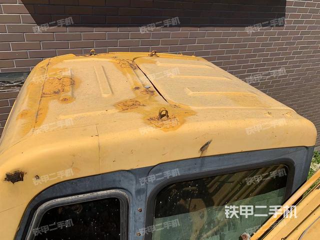 驾驶室顶部（整机外观）