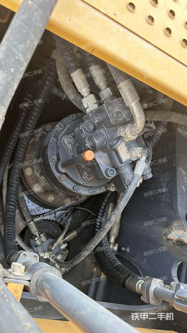 回转马达和主控阀（整机外观）