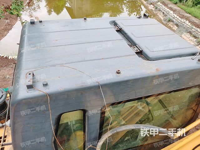 驾驶室顶部（整机外观）