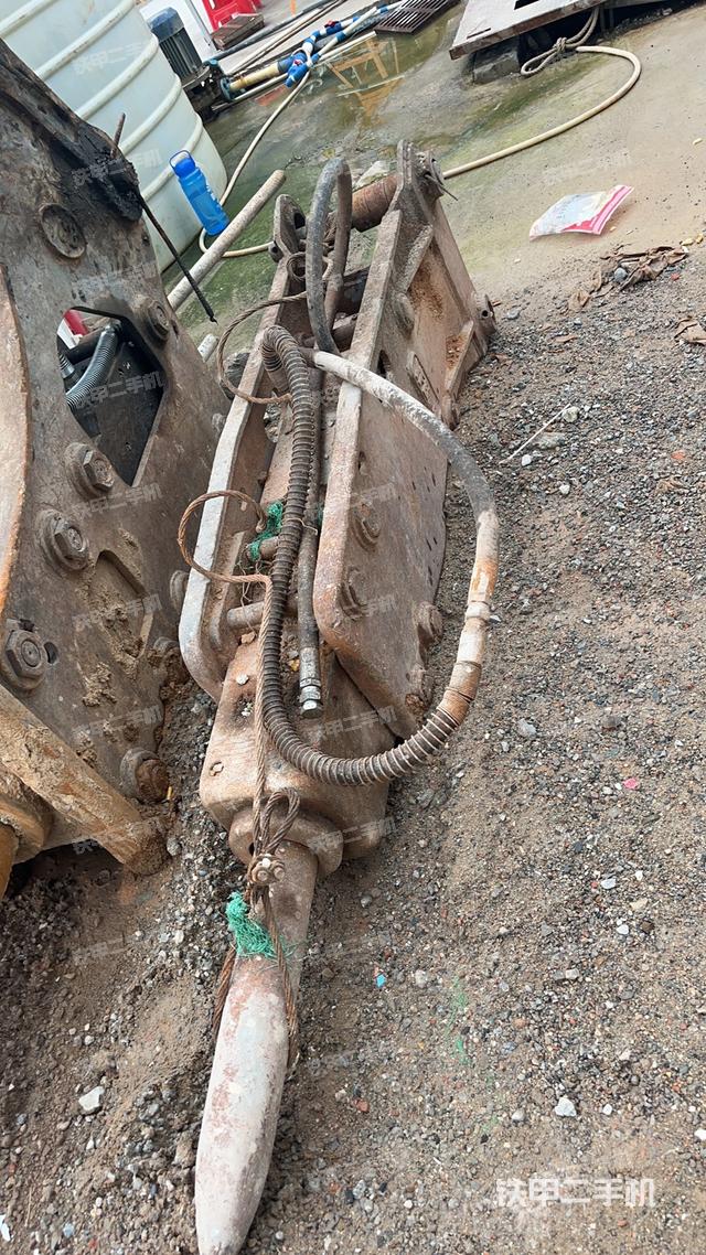 驾驶室顶部（整机外观）