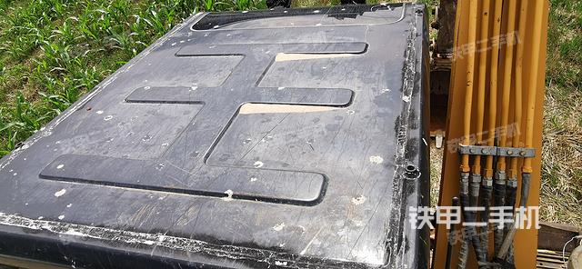 驾驶室顶部（整机外观）