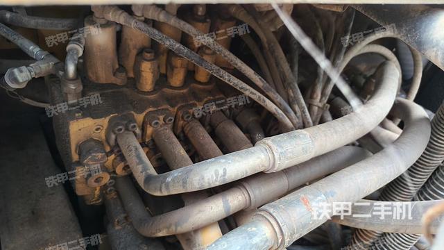 回转马达和主控阀（整机外观）