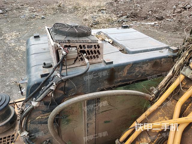 驾驶室顶部（整机外观）