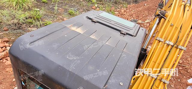 驾驶室顶部（整机外观）