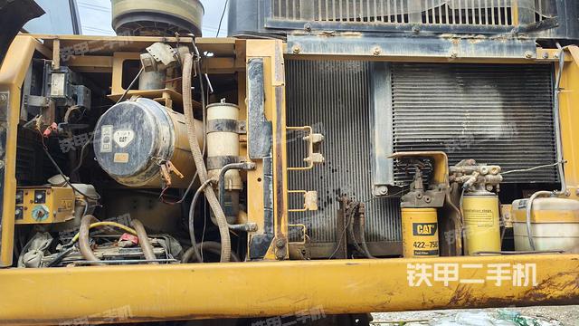 驾驶室顶部（整机外观）