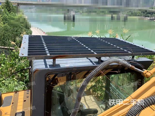 驾驶室顶部（整机外观）