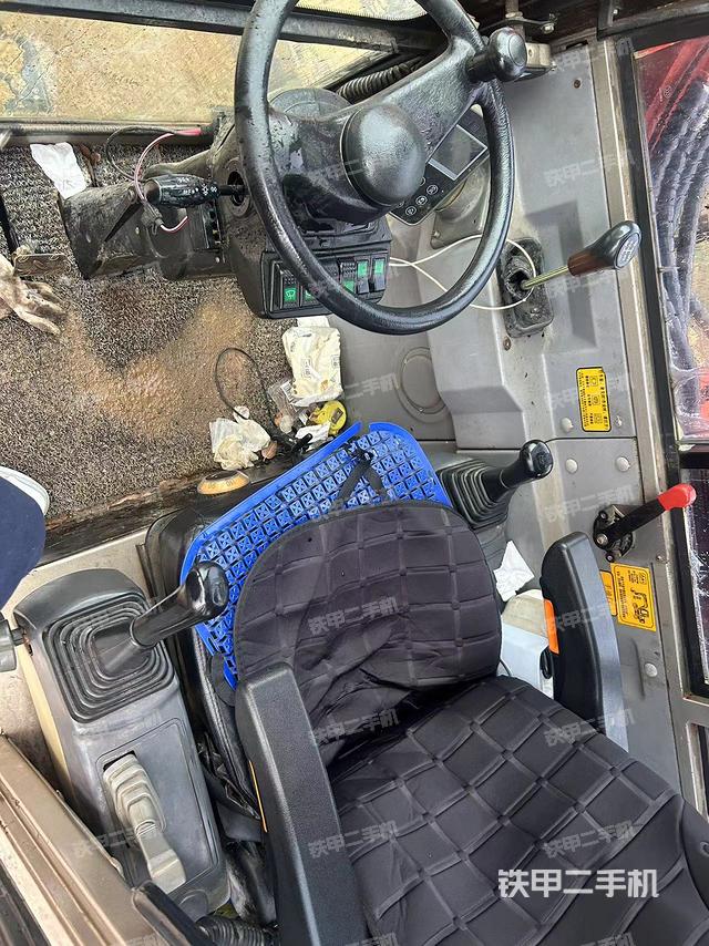 驾驶室整体（整机外观）