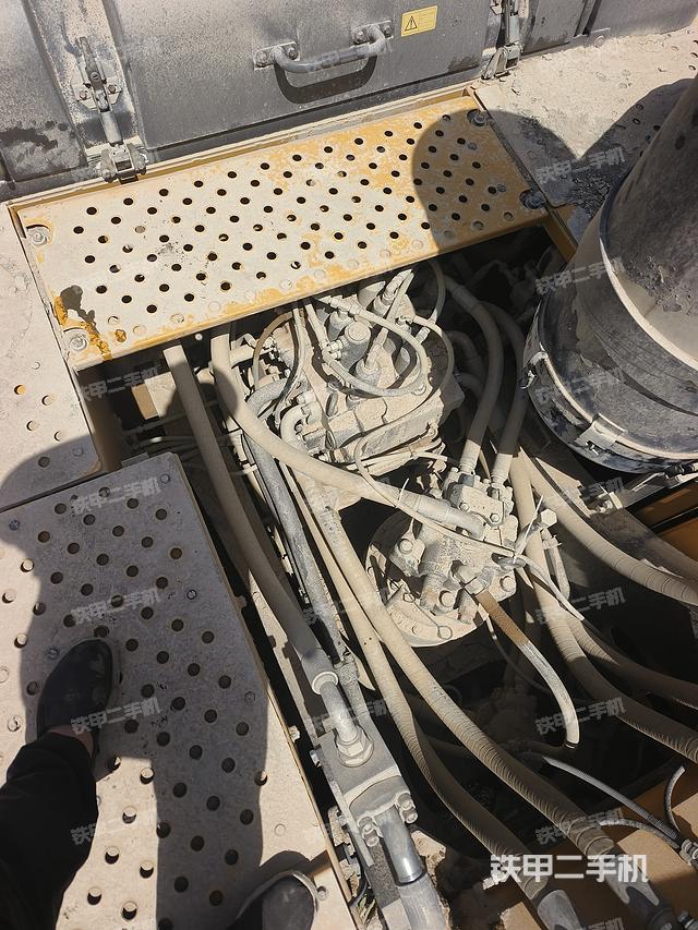 回转马达和主控阀（整机外观）